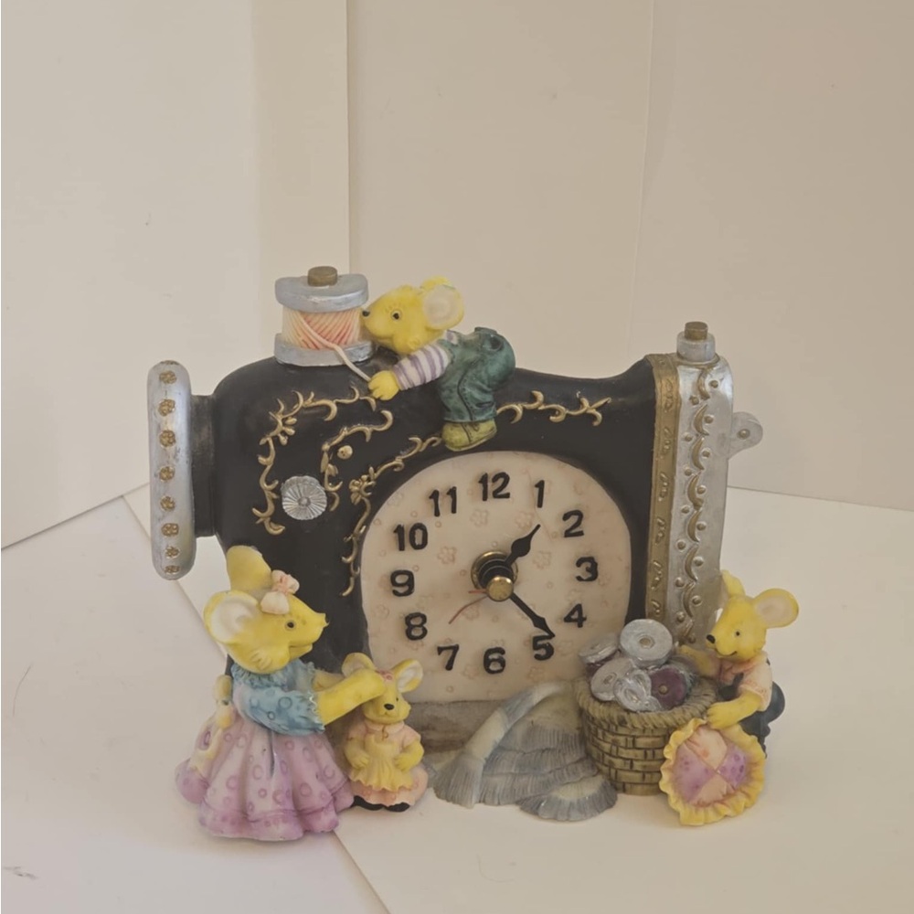 Vintage Mouse on Sewing Machine Clock